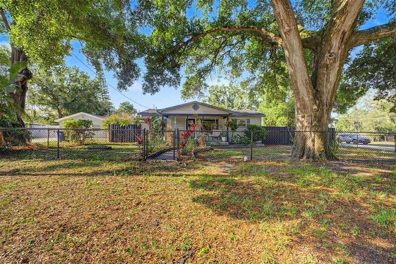 1318 Rambla St, Tampa, FL 33612