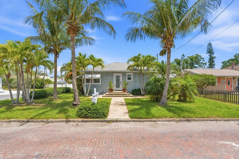 5617 30th Ave, Gulfport, FL 33707