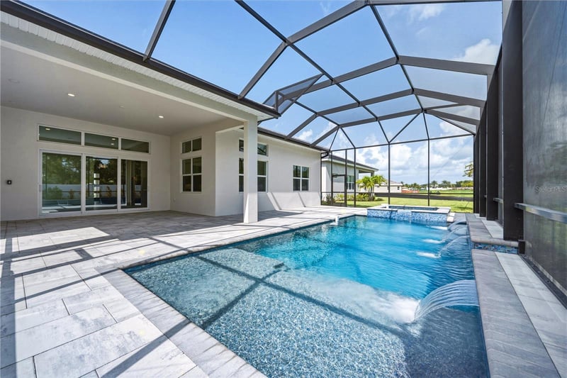 17547 Palmiste Dr, Bradenton, FL 34202