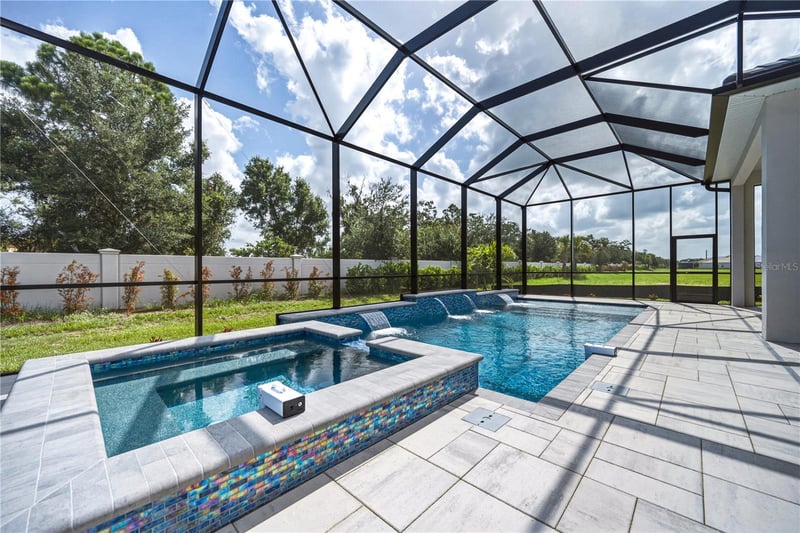17547 Palmiste Dr, Bradenton, FL 34202