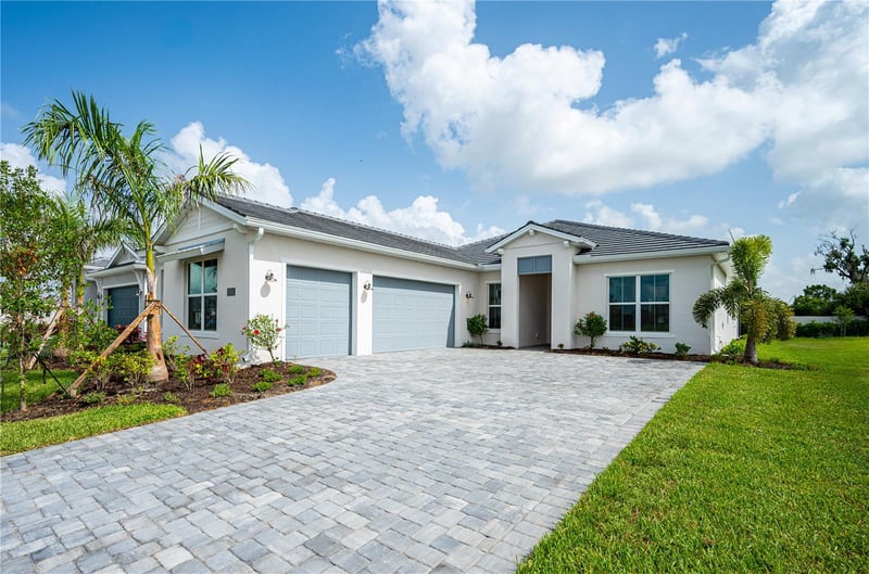 17547 Palmiste Dr, Bradenton, FL 34202