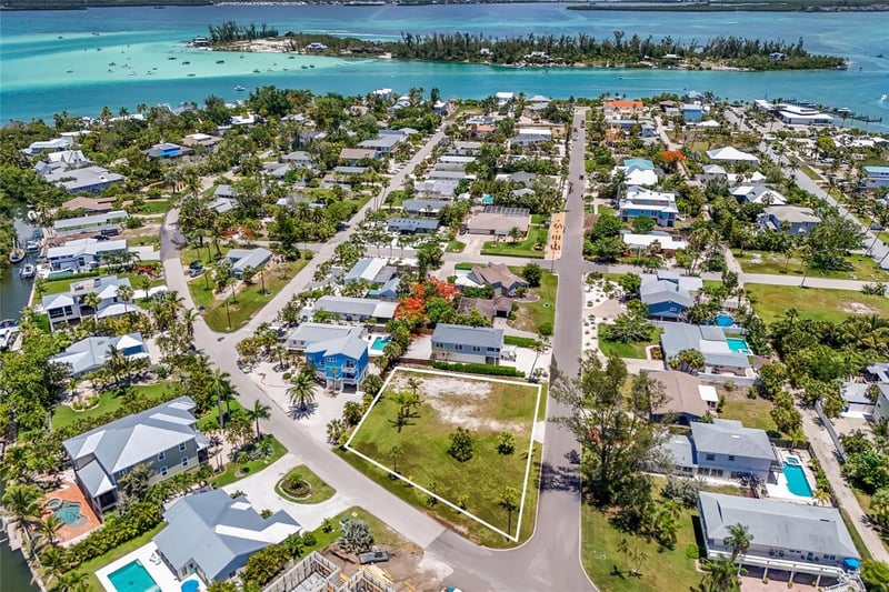591 Russell St, Longboat Key, FL 34228