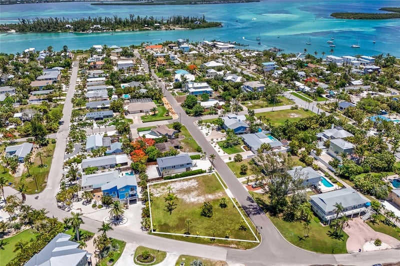 591 Russell St, Longboat Key, FL 34228