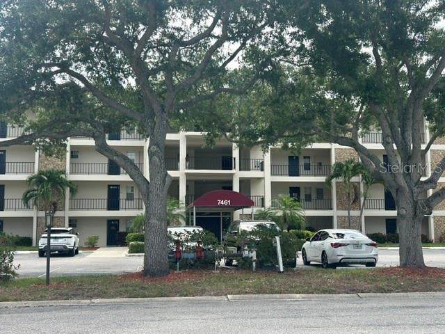 7461 Country Club Dr #402, Sarasota, FL 34243
