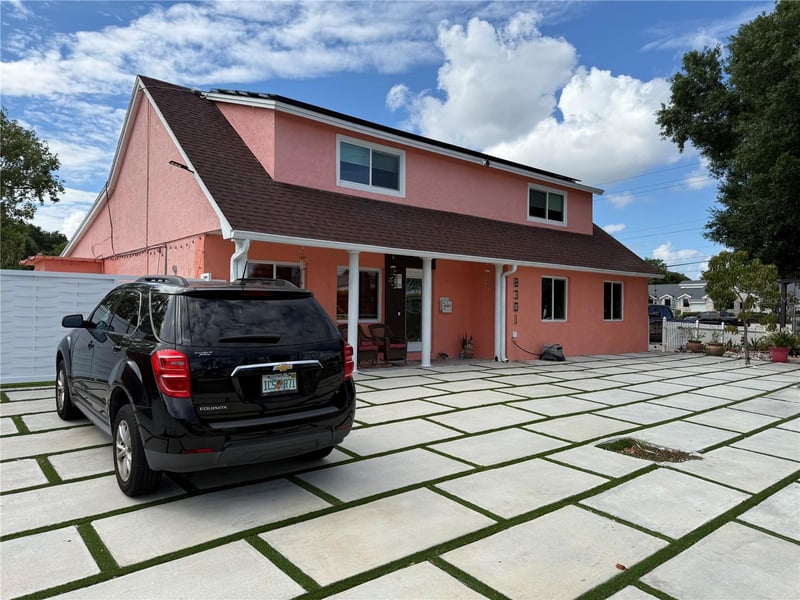 8301 Lopez Dr, Tampa, FL 33615
