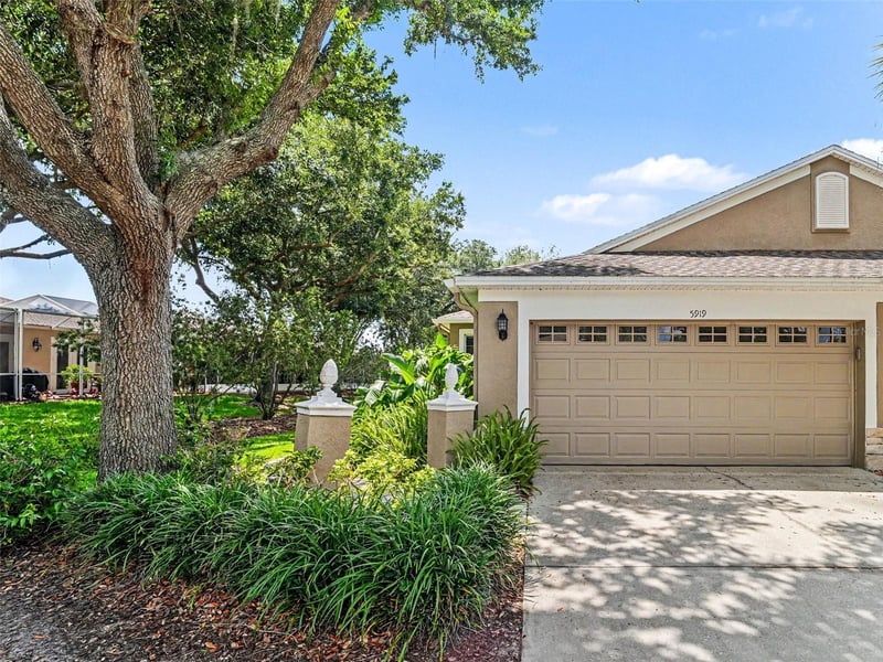 5919 Phoebenest Dr, Lithia, FL 33547