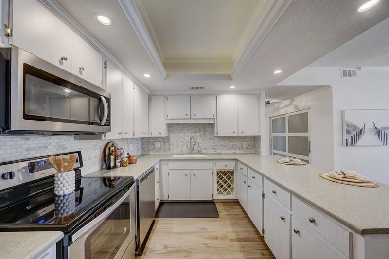6 Belleview Blvd #101, Belleair, FL 33756