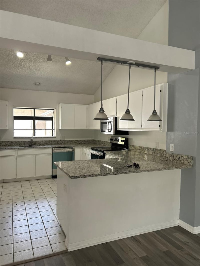 5106 Stonehurst Rd, Tampa, FL 33647