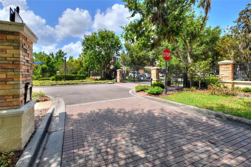 16302 Bayberry View Dr, Lithia, FL 33547