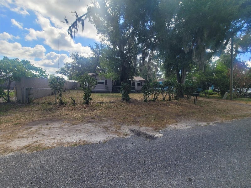 2831 Valrico Rd, Seffner, FL 33584