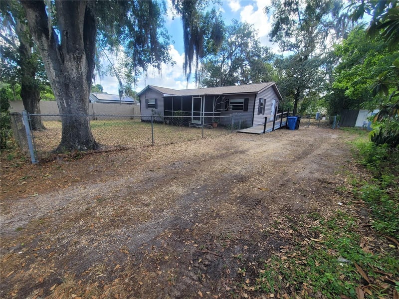 2831 Valrico Rd, Seffner, FL 33584