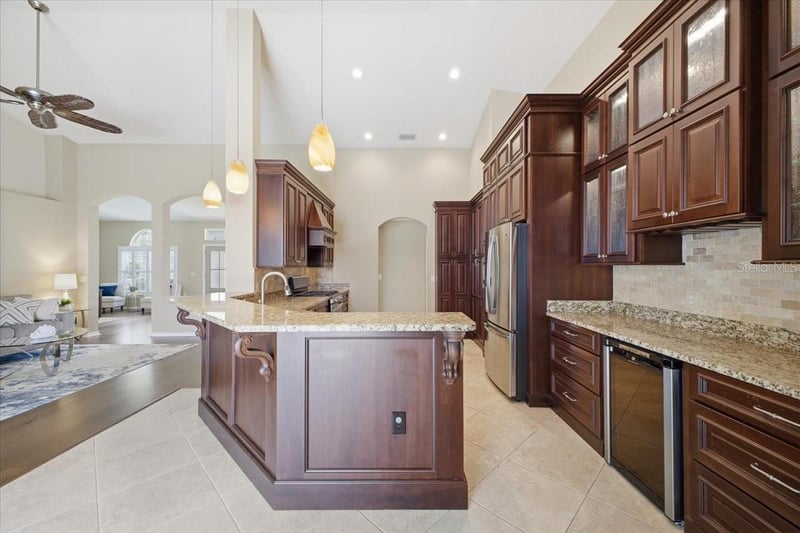 2726 Valencia Grove Dr, Valrico, FL 33596