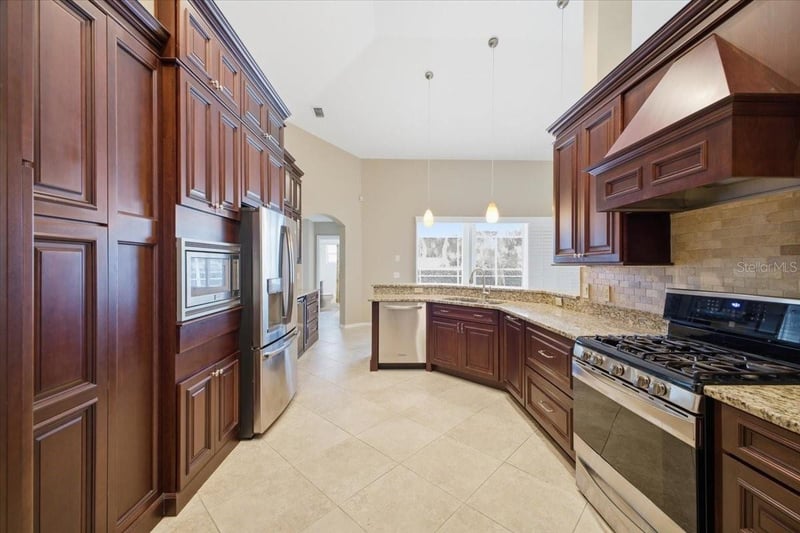 2726 Valencia Grove Dr, Valrico, FL 33596