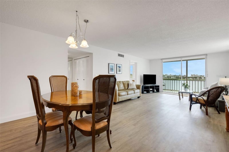 7665 Sun Island Dr #407, South Pasadena, FL 33707