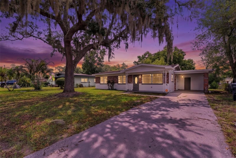 7815 Pine Hill Dr, Tampa, FL 33617