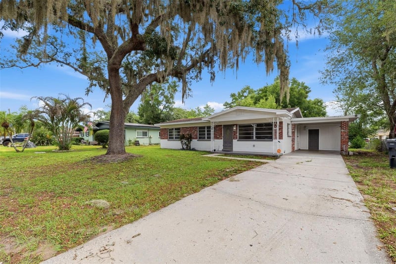 7815 Pine Hill Dr, Tampa, FL 33617