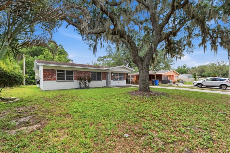 7815 Pine Hill Dr, Tampa, FL 33617