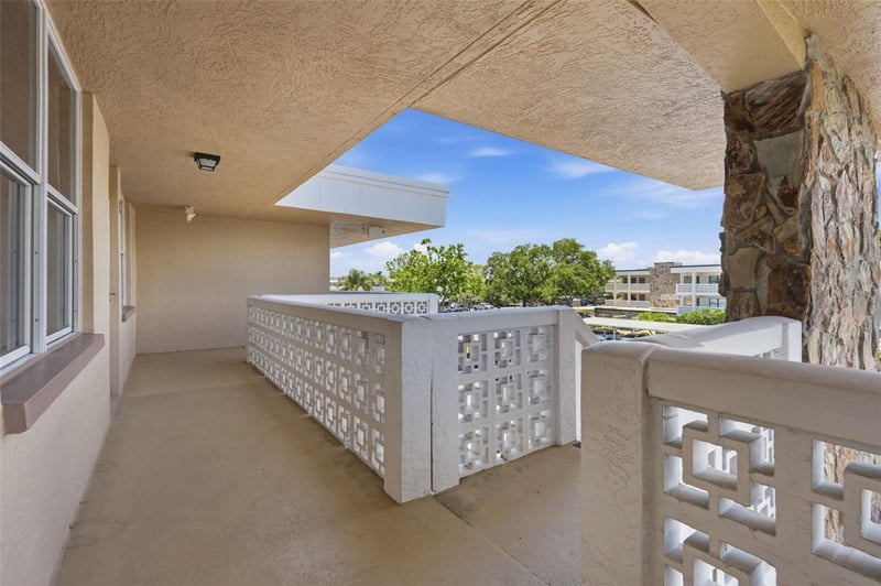 4915 Bay St #323, St Petersburg, FL 33703