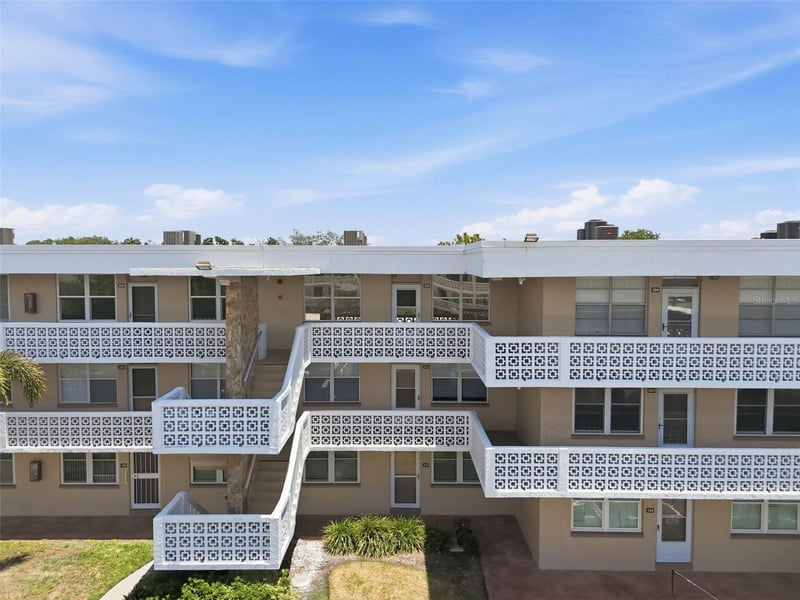 4915 Bay St #323, St Petersburg, FL 33703