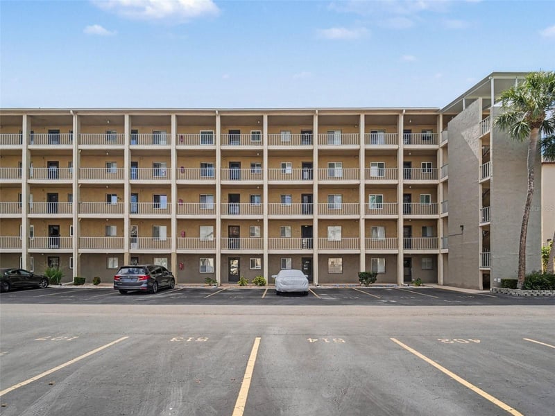 3801 Lake Bayshore Dr #H413, Bradenton, FL 34205