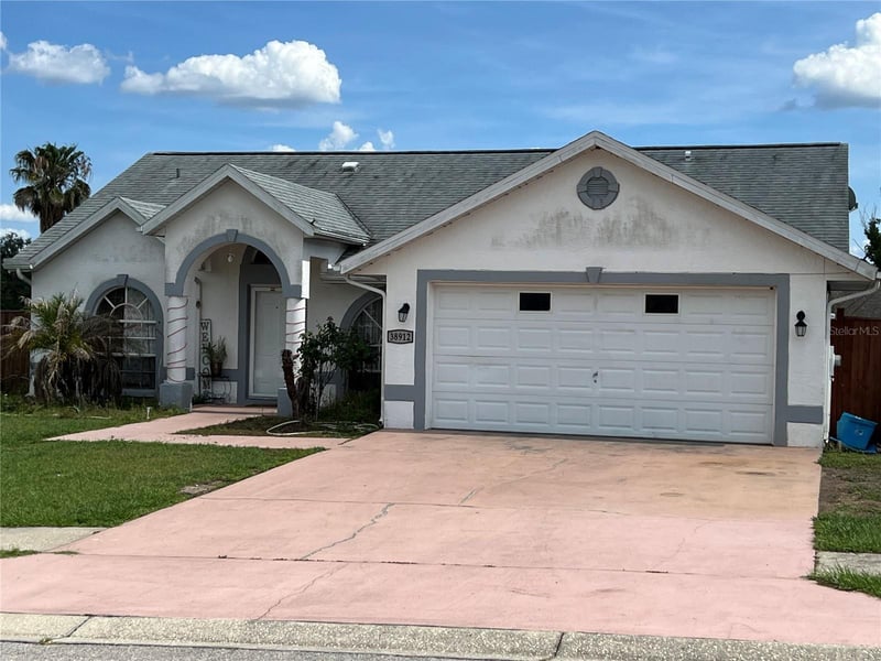38912 Carr Dr, Zephyrhills, FL 33540