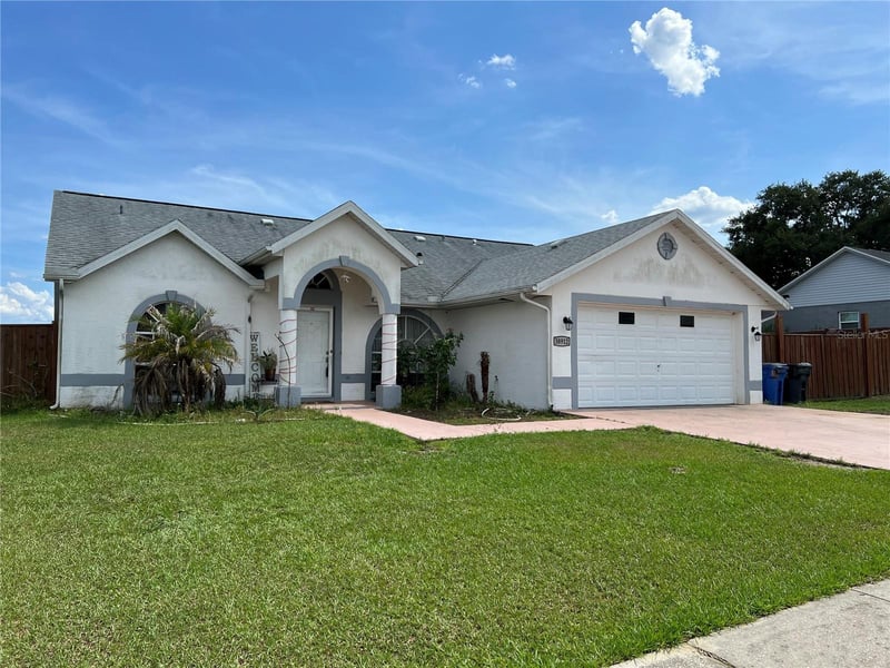 38912 Carr Dr, Zephyrhills, FL 33540