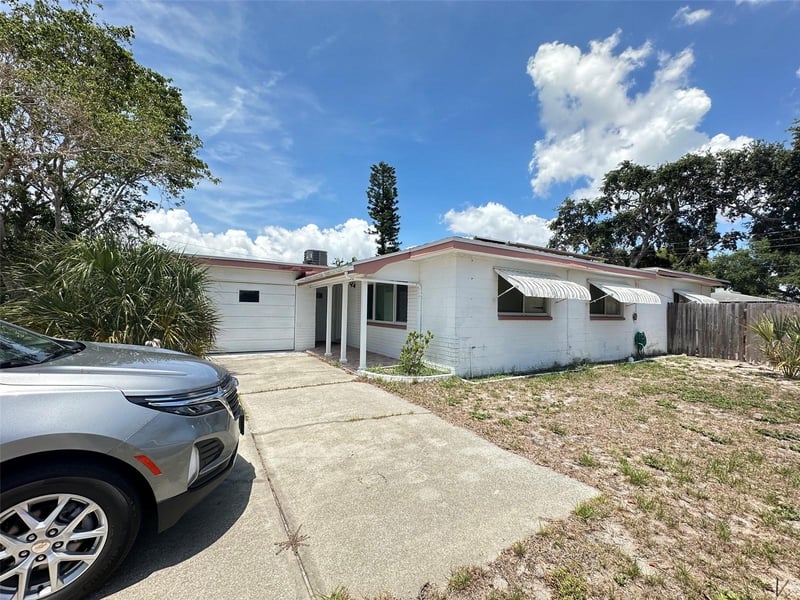 5671 Orange Rd, Seminole, FL 33772