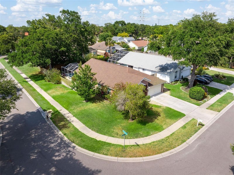 2468 Hidden Pines Ln, Clearwater, FL 33761