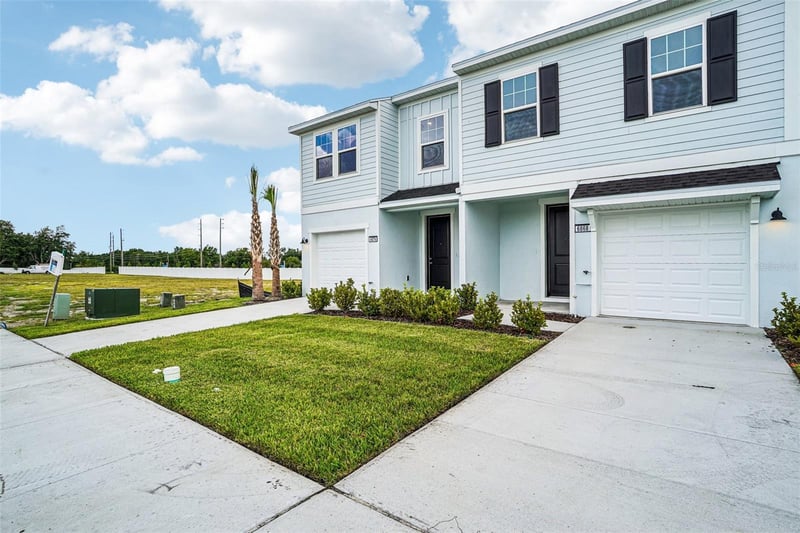6868 Holcombe Down Dr, Zephyrhills, FL 33541