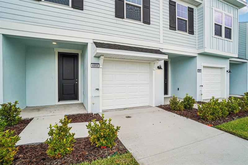 6868 Holcombe Down Dr, Zephyrhills, FL 33541