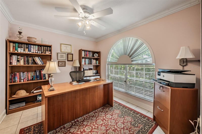 9459 Hunters Pond Dr, Tampa, FL 33647