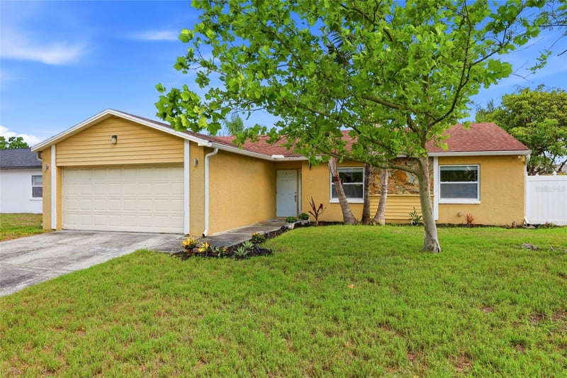 8405 Somerset Dr, Largo, FL 33773
