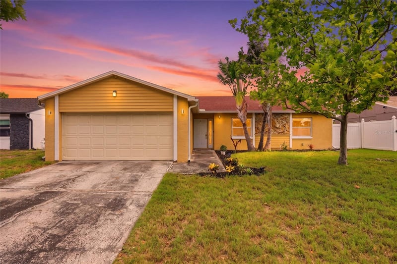 8405 Somerset Dr, Largo, FL 33773