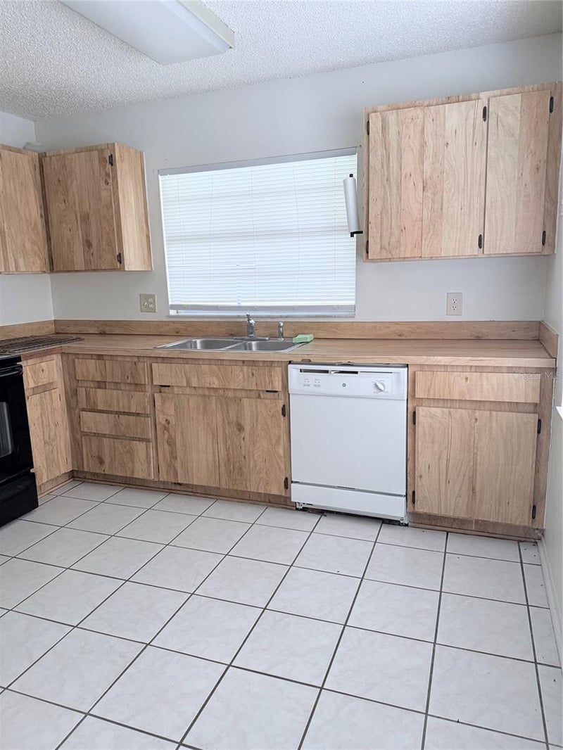 1636 Baker Rd, Lutz, FL 33559