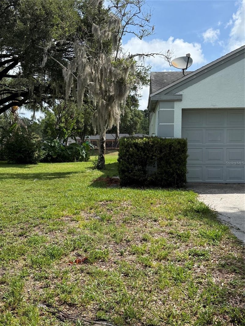 1636 Baker Rd, Lutz, FL 33559