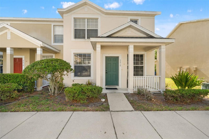9816 Carlsdale Dr, Riverview, FL 33578