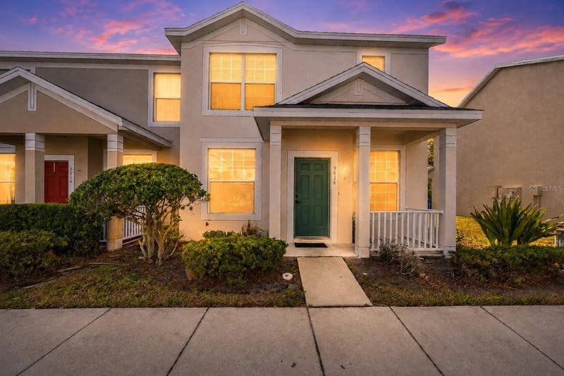9816 Carlsdale Dr, Riverview, FL 33578