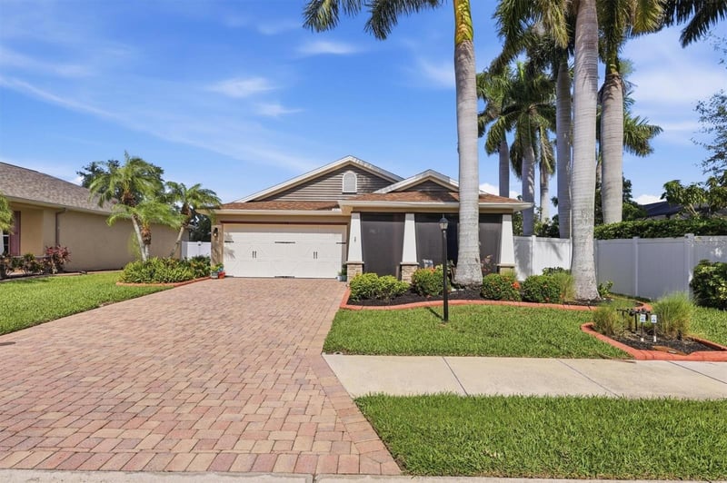 7106 35th St, Sarasota, FL 34243