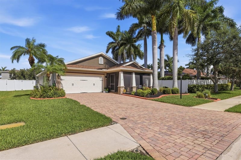 7106 35th St, Sarasota, FL 34243