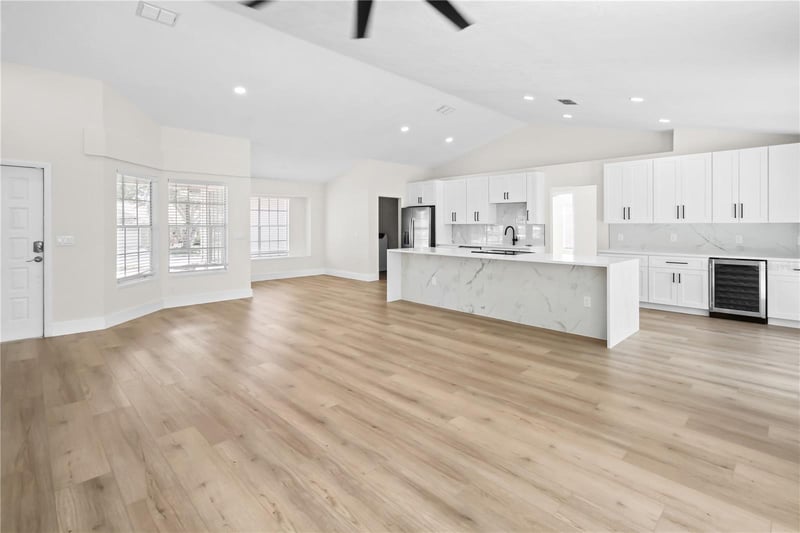 911 Valley View Cir, Palm Harbor, FL 34684