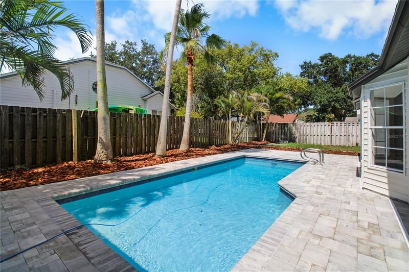 911 Valley View Cir, Palm Harbor, FL 34684