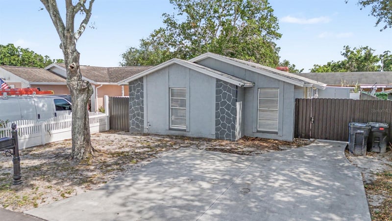 9212 Spy Glass Ct, Tampa, FL 33615