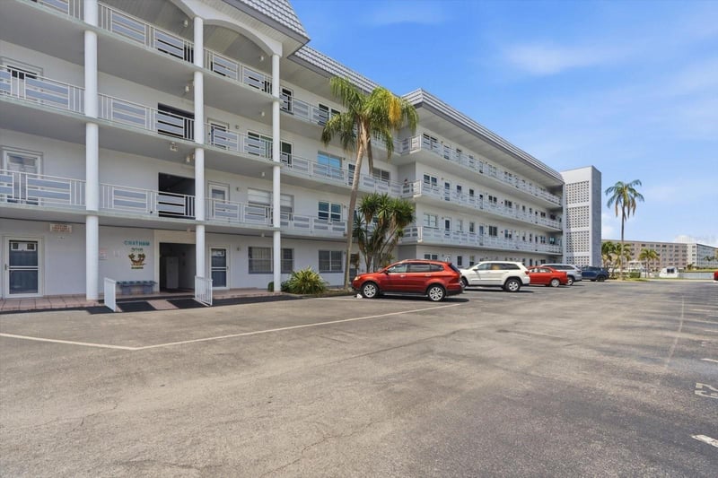 3018 59th St #414, Gulfport, FL 33707