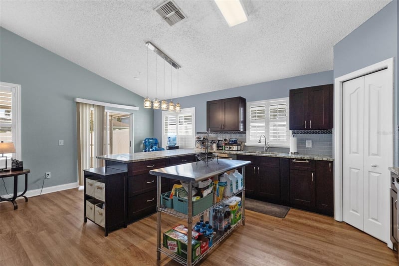 8606 Fawn Creek Dr, Tampa, FL 33626