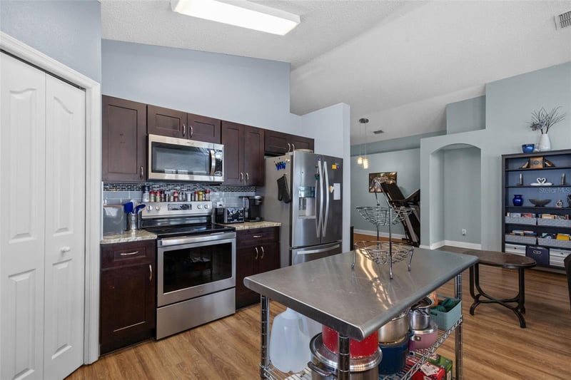 8606 Fawn Creek Dr, Tampa, FL 33626