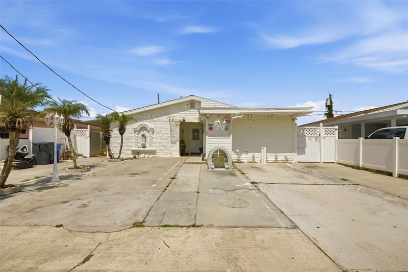 6812 Thatcher Ave, Tampa, FL 33614