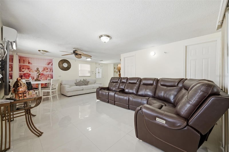 6812 Thatcher Ave, Tampa, FL 33614