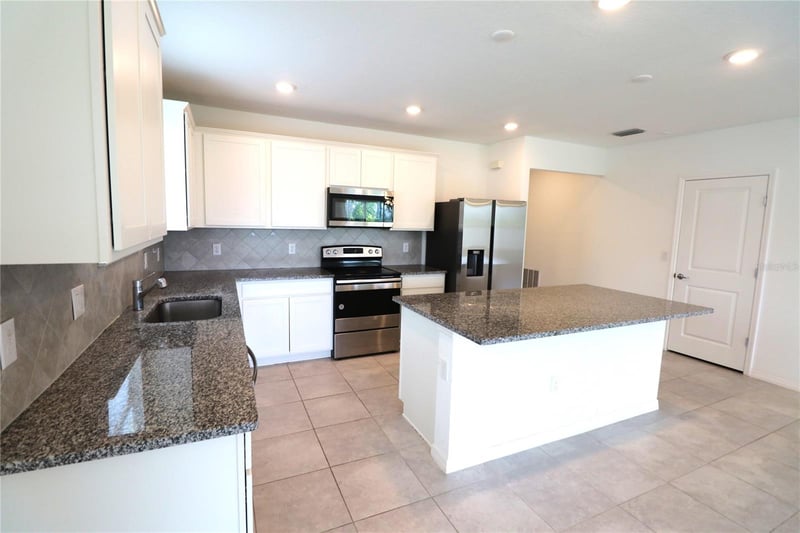 4006 Capri Coast Dr, Plant City, FL 33565