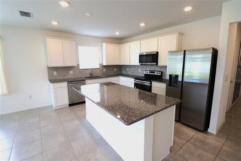 4006 Capri Coast Dr, Plant City, FL 33565