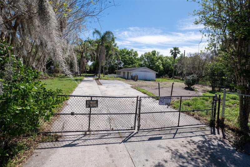 2910 Frank Moore Rd, Plant City, FL 33566